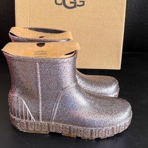 UGG Women’s Sparkle Rain Boots in Metallic Pink